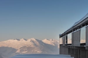 Blick auf die Bergwelt der Zillertaler Alpen vom Café Freiraum